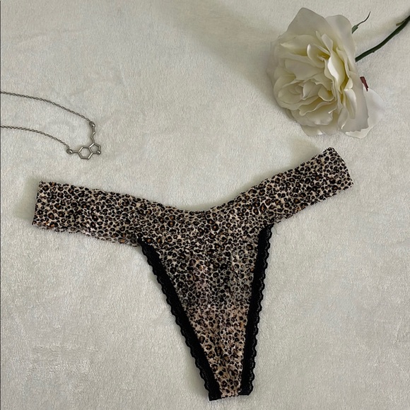 VICTORIA SECRET | Women’s Leopard and Black Trim Lace The Lace Thong Size S - Picture 1 of 6